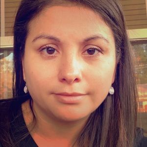 Meet your Posher, Adela